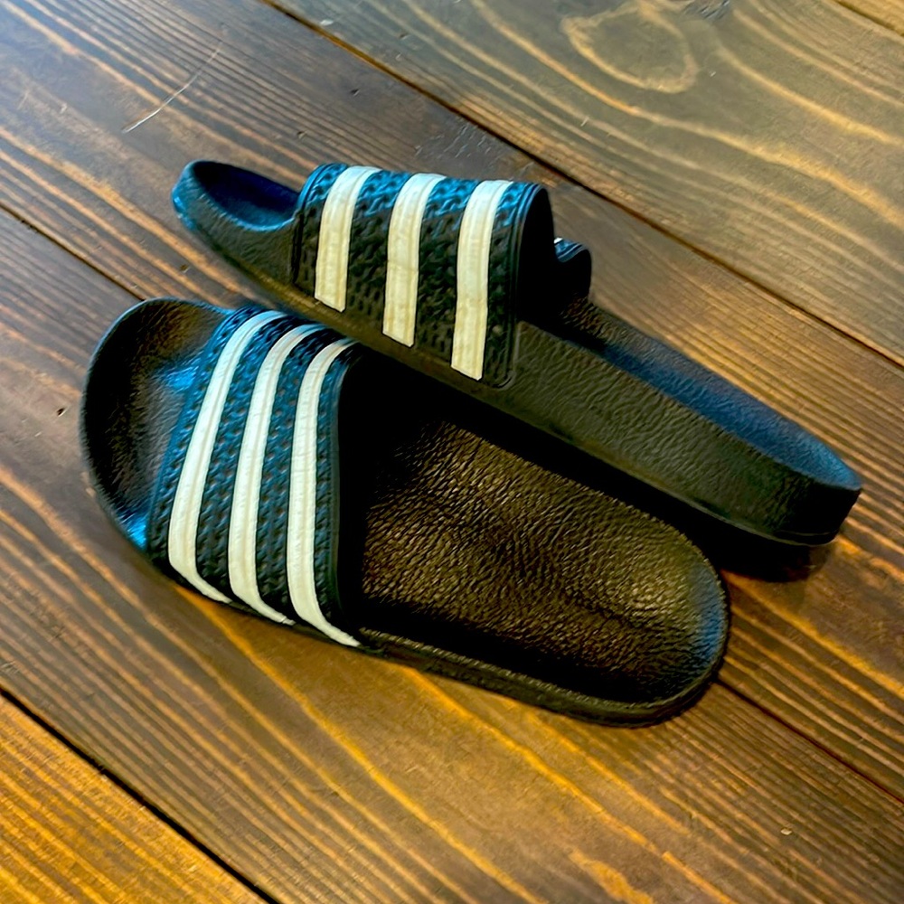 Adidas boys slides. Size 5. Blue